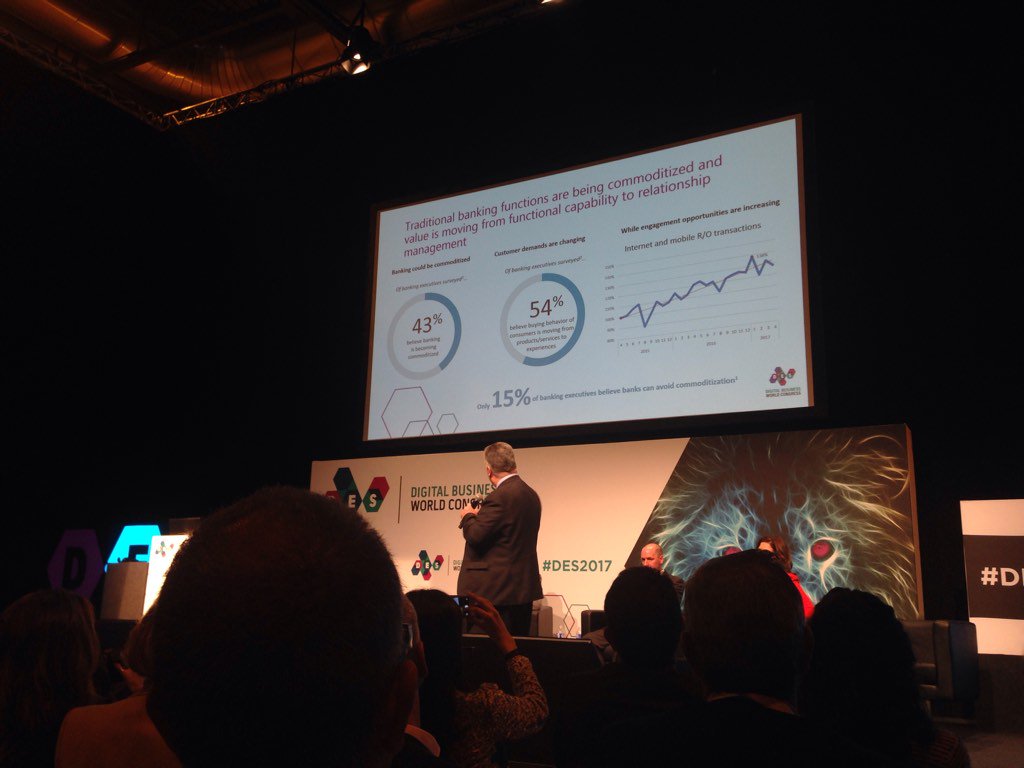 gd_lorena's tweet photo. Alfred Escala @IBM_ES #IBMDES explica por qué los bancos necesitan convertirse en bancos cognitivos #DES2017 https://t.co/KBdmbck4Em