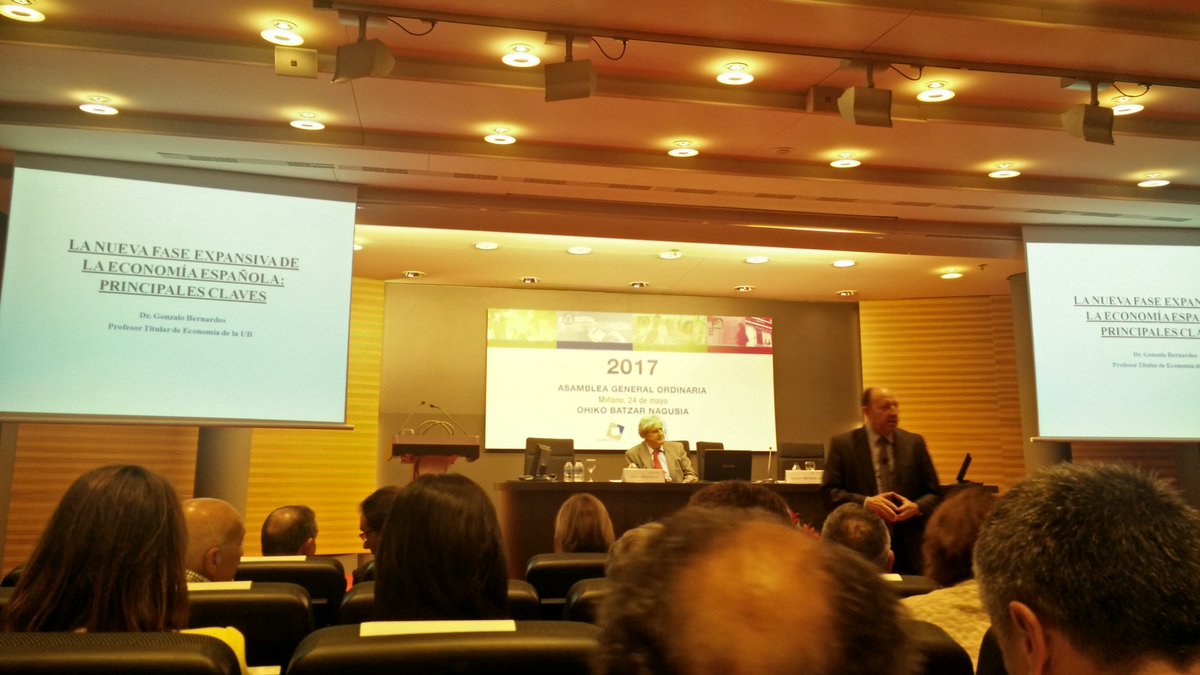LetsGoSCoop's tweet photo. Ahora, atentos a las aportaciones del Dr. Gonzalo Bernardos en la #AsambleaGeneral2017 de #Erkide https://t.co/IdYPl2yu3k