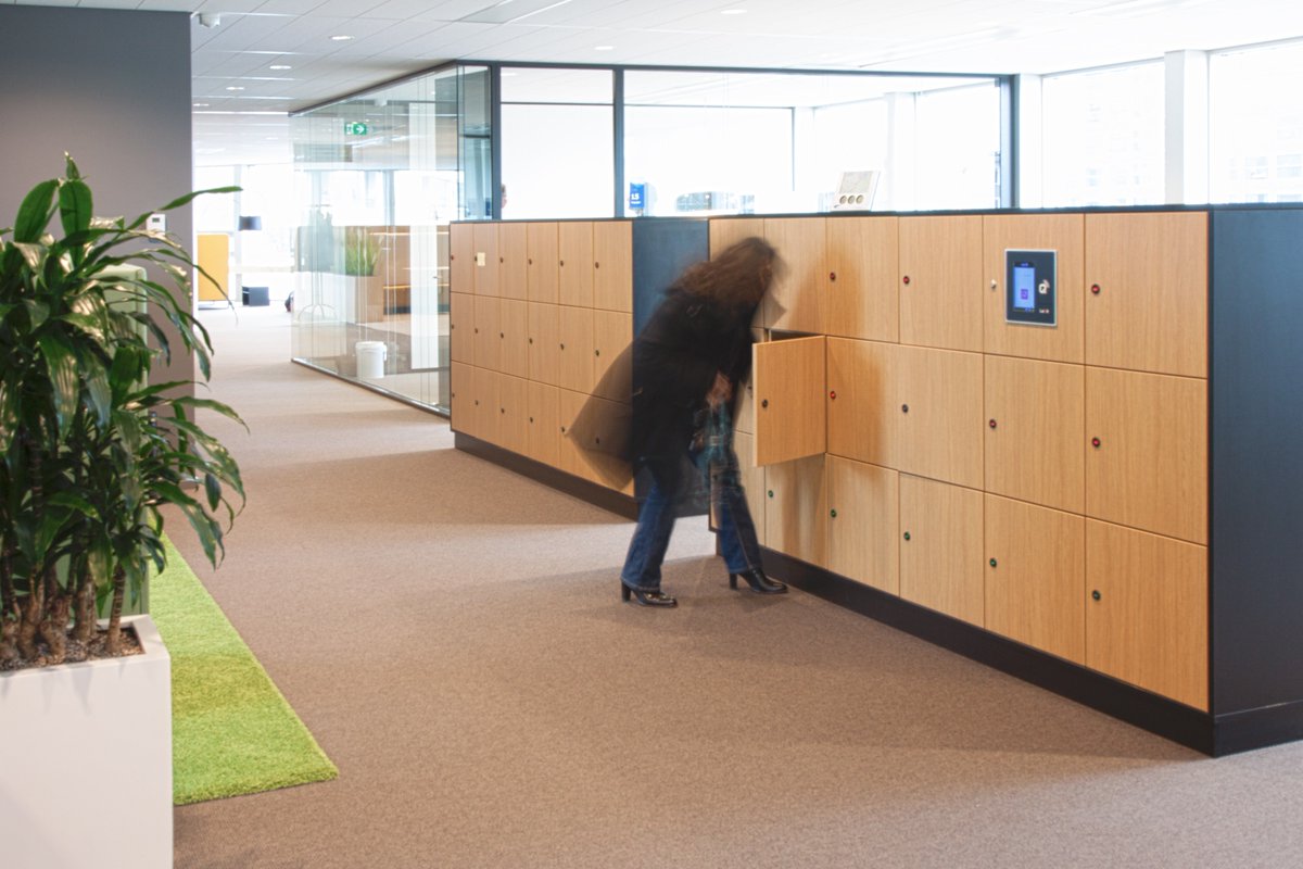 loqitbv's tweet photo. Heb jij onze prachtige lockers met LoQit al gezien? Ze staan in het @hhsenk in Rotterdam https://t.co/LzcdA76fLp