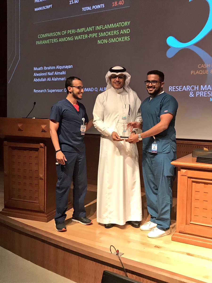 ksudental's tweet photo. جانب من تكريم البحوث والملصقات العلمية الفائزة بجوائز ملتقى #IRAM2017 السنوي. 
#كلية_طب_الأسنان 
#جامعة_الملك_سعود https://t.co/r9utugq4j0
