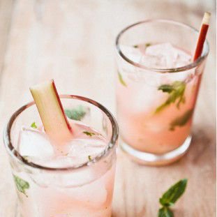 FashionUnion's tweet photo. Cocktails please!

#FashionUnion https://t.co/VTKYR0z63M