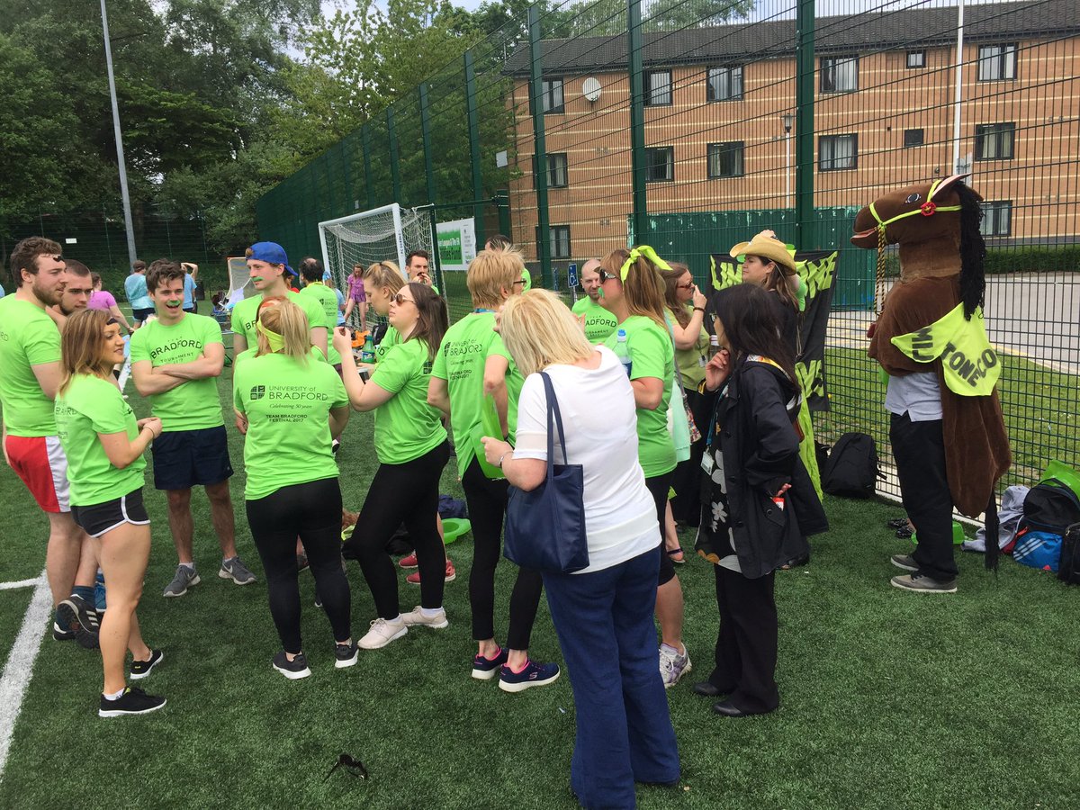 LimestoneCowbo2's tweet photo. Team talk before rounders! #TeamBradFest 🔫🔫 https://t.co/qj4x3iyLhd