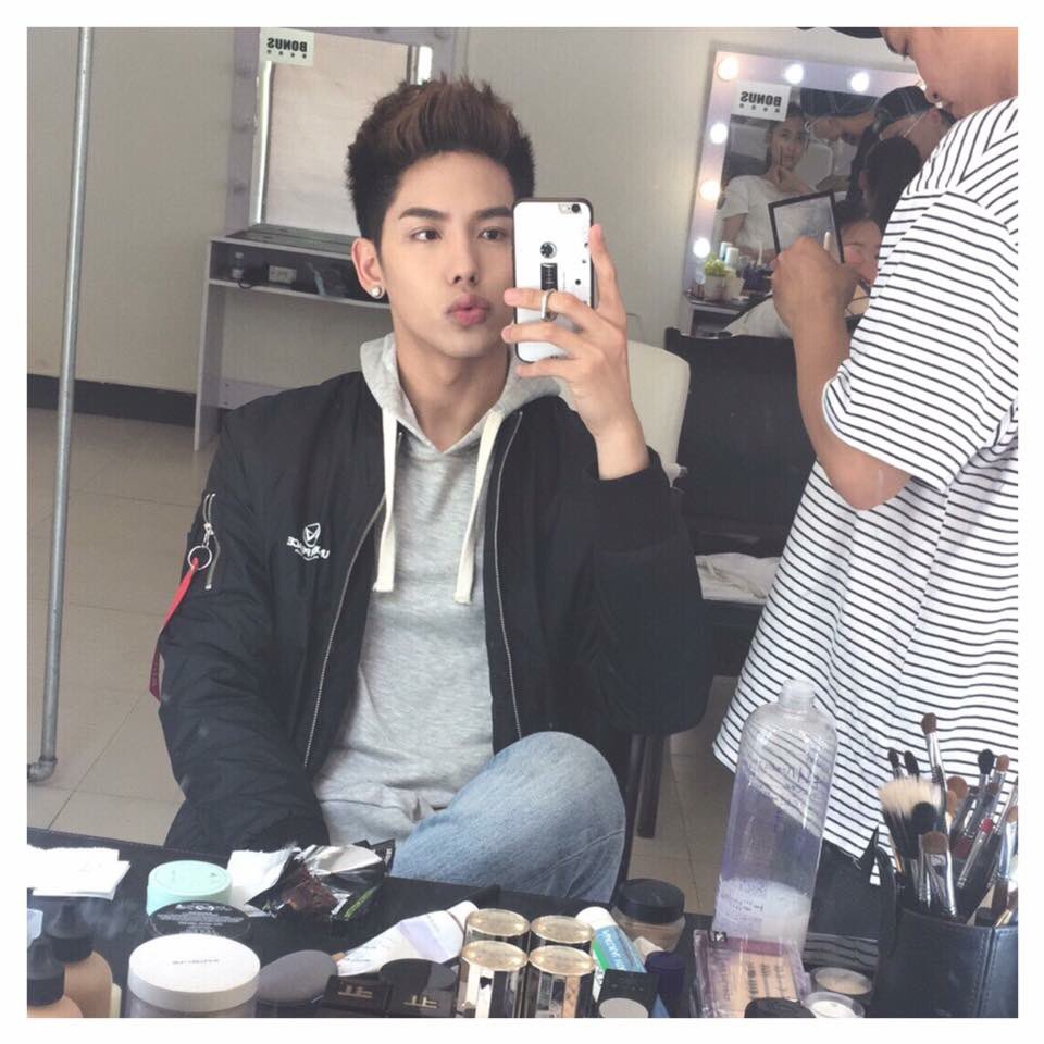 ESpeXially's tweet photo. [170524] SpeXial Riley 以綸 Facebook/Weibo/Instagram [Eng Trans]
#SpeXial #Riley #以綸 #ESpeXially https://t.co/BItUuGbUpd