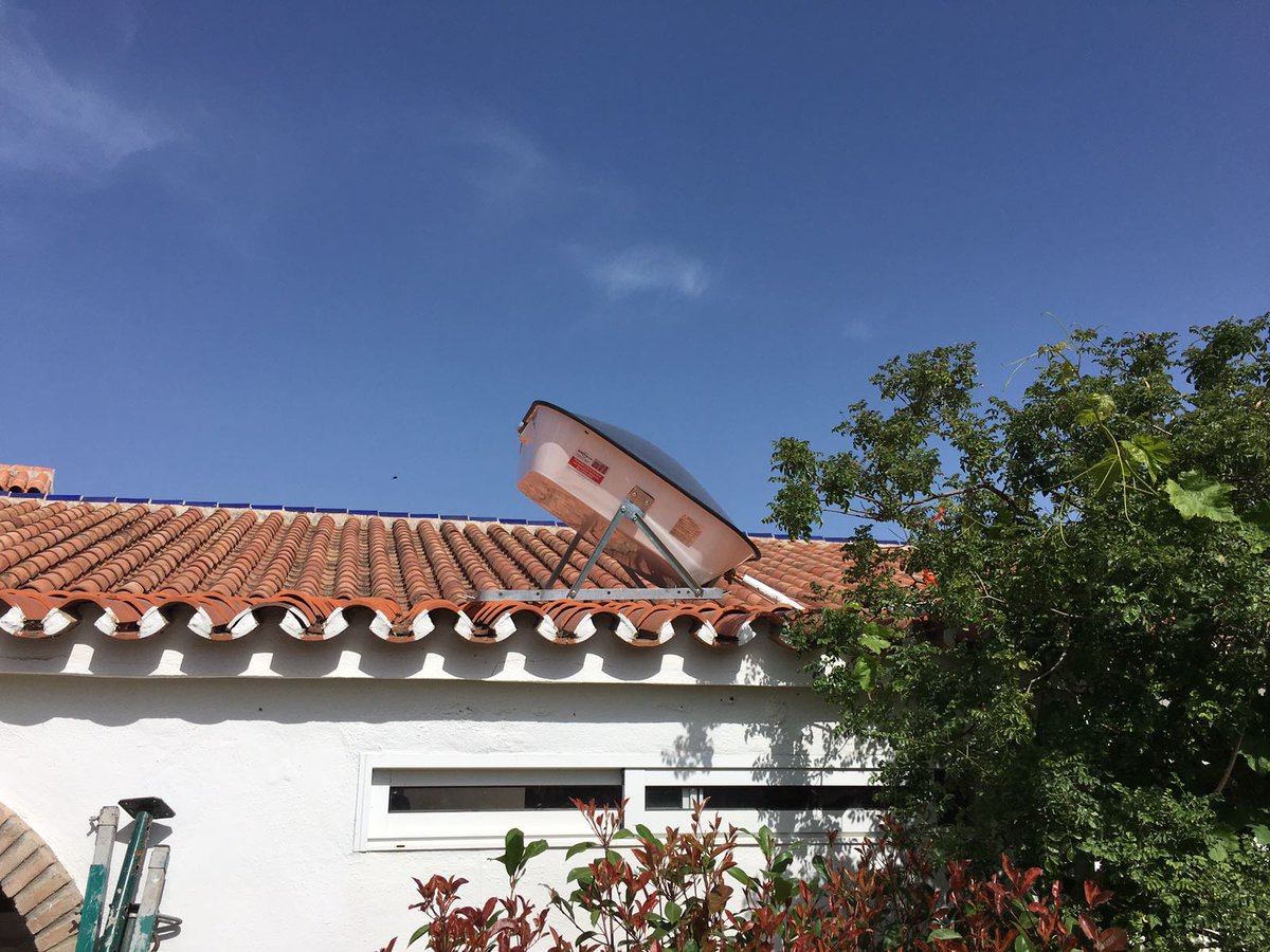 GierSolar's tweet photo. Instalación terminada. Perfecto para espacios reducidos #innovando #placasolar @energiasrenovables 😇 https://t.co/vZC6VggpN8