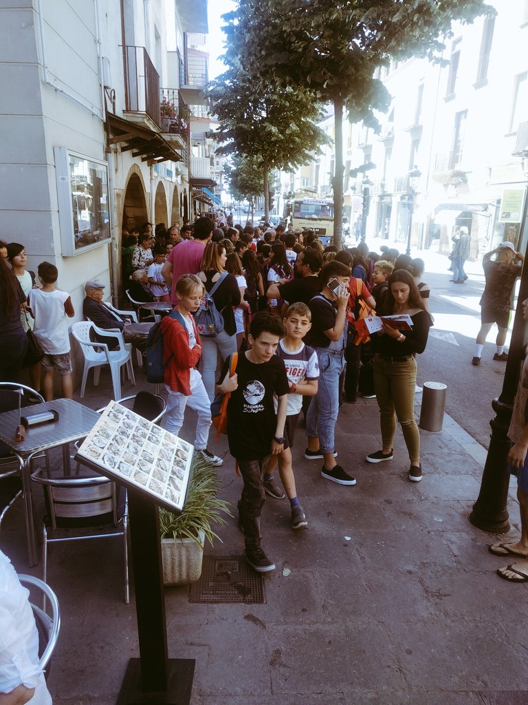 insserrallarga1's tweet photo. La Mostra ja obert les cortines de l'escenari. Tot en marxa. A gaudir de tres dies d'espectacle fresc i jove. SORT! https://t.co/0Mo48hopH8
