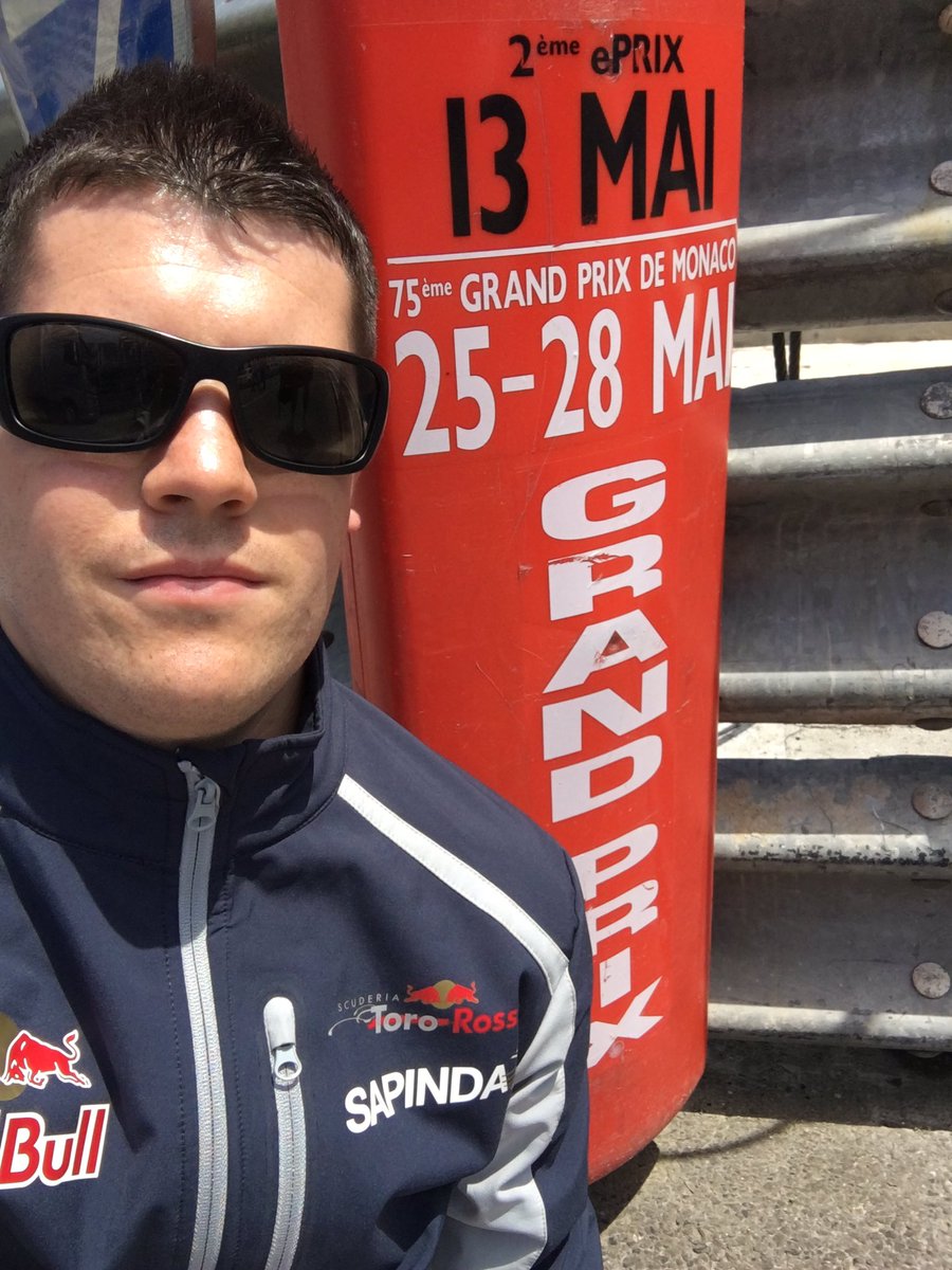 DaveBLaser's tweet photo. @ToroRossoSpy The support from Ireland has arrived #ESwall #tororosso #ToroRosso https://t.co/dRjsWRrfZ1