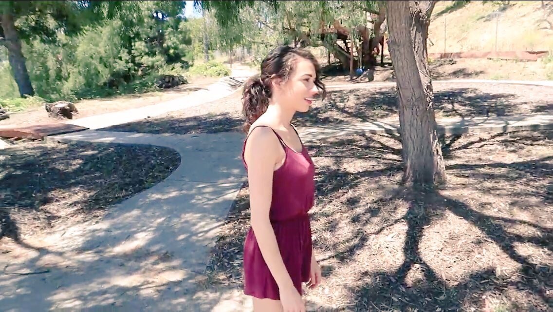 PsychoBall123's tweet photo. 8 months ago you went to Chris' house when Jess found out she was pregnant, and you are wearing the same clothes yesterday to meet Duncan! https://t.co/7yzOCfMS8s