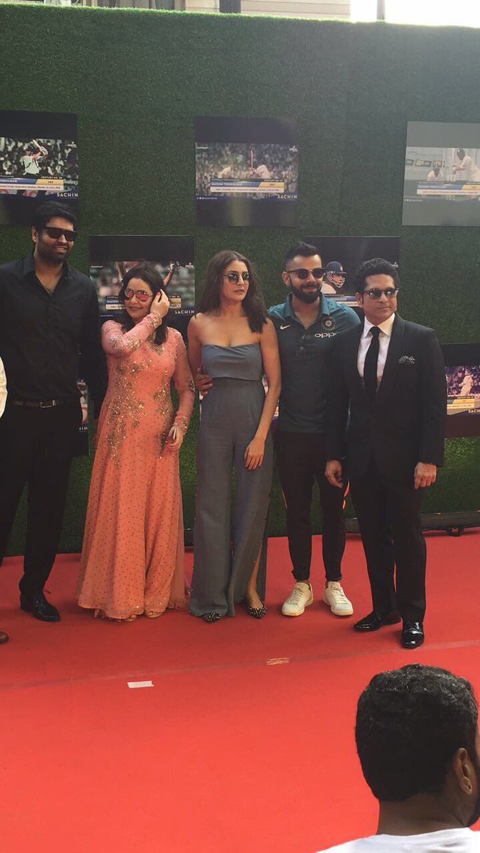 NurseryCenter's tweet photo. @AnushkaSharma, @imVkohli, @sachin_rt &amp; #AnjaliTendulkar at #SachinPremiere today 💙 #Virushka #SachinABillionDreams https://t.co/2oshBK2YRO