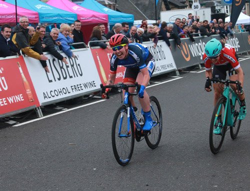 Fastest lap of the night <a href="/_katiearchibald/">Katie Archibald</a> My evening in Motherwell here: skipcottage.blogspot.co.uk/2017/05/the-gi… <a href="/TourSeries/">The Tour Series</a> @WNTTeam #thegirlfromMilngavie
