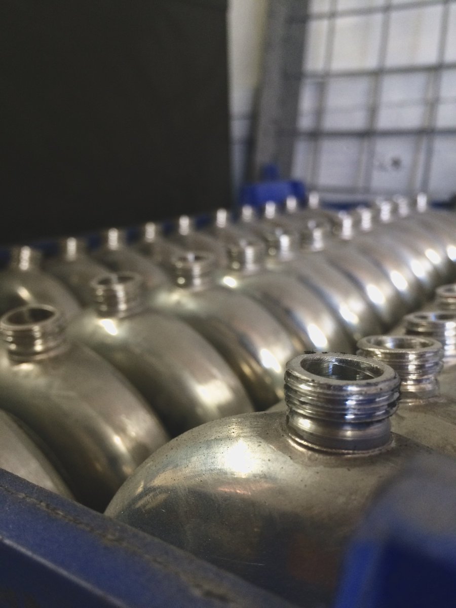 Pinder_Brothers's tweet photo. 2017 is the first year we are manufacturing more pewter flasks than pewter tankards !

#flask #pewter #sheffieldissuper #shoutaboutsheff https://t.co/8RzaWdxe7j