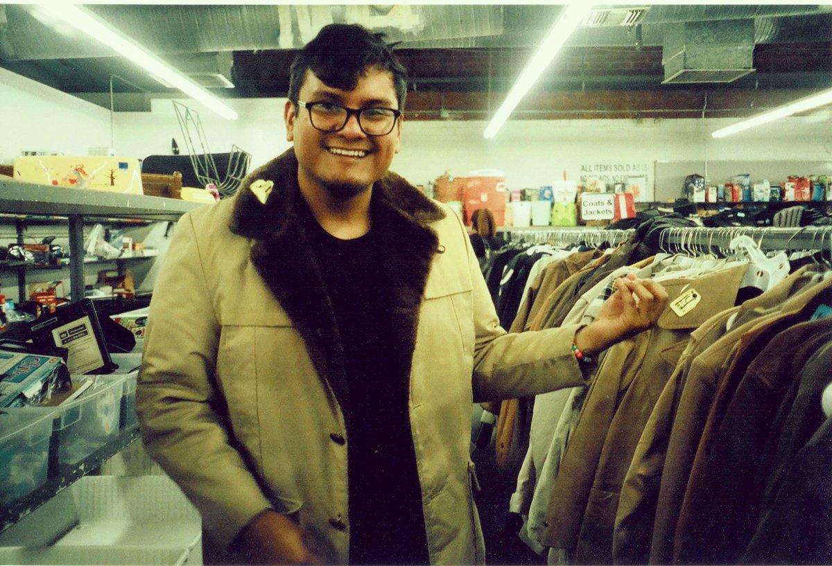 TheRedPears's tweet photo. Back when I used to pop tags w/ @macklemore 😂🍐❤ LMAO #mackleless
📷: @sammlovespandas https://t.co/S9Ob3SYi8h