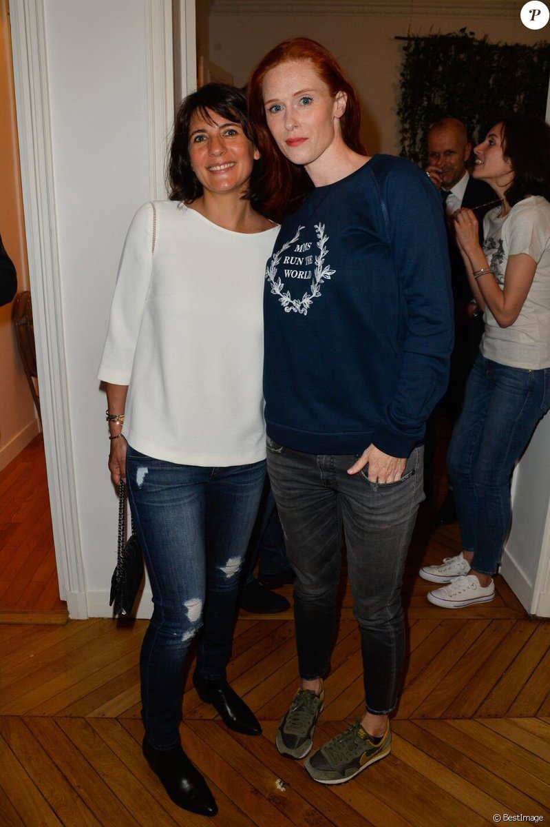 Estelle à la soirée de la nouvelle marque <a href="/luckymumparis/">LUCKY MUM</a> la semaine passée 🌺 Nouvelle marque sympa. leur site : luckymumparis.com/fr/