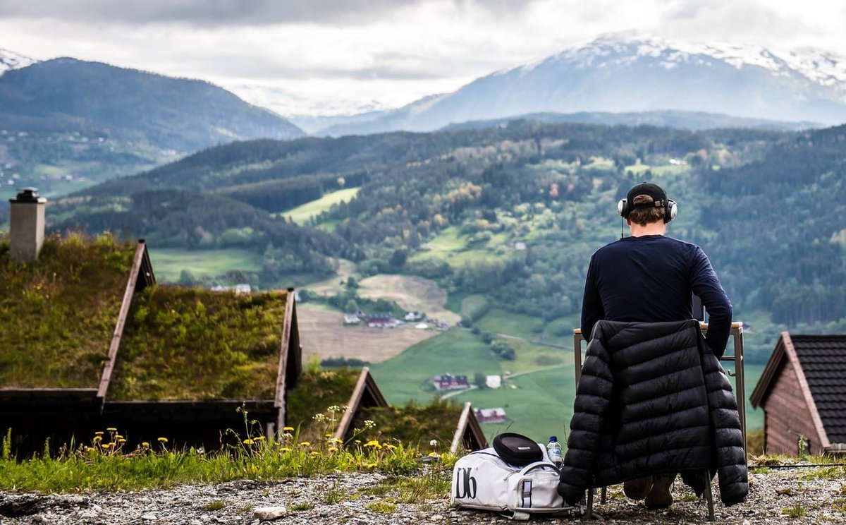 Hosting the investor panel during <a href="/StartupExtreme/">Startup Extreme</a> - Looking for two awesome female investors / founders to join the panel, anyone? #vc