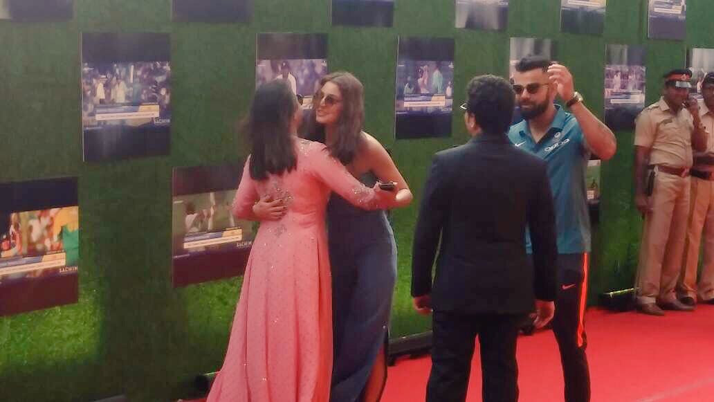 NurseryCenter's tweet photo. More pics of @AnushkaSharma, @imVkohli, @sachin_rt &amp; #AnjaliTendulkar at #SachinPremiere today 💙 #Virushka #SachinABillionDreams https://t.co/GMXNmhXjDI