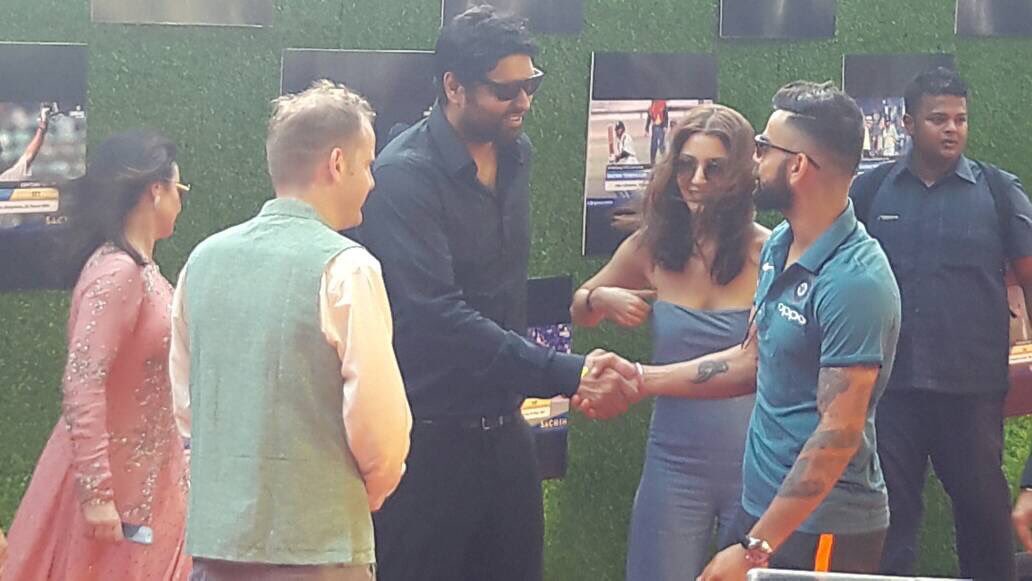 NurseryCenter's tweet photo. More pics of @AnushkaSharma, @imVkohli, @sachin_rt &amp; #AnjaliTendulkar at #SachinPremiere today 💙 #Virushka #SachinABillionDreams https://t.co/GMXNmhXjDI