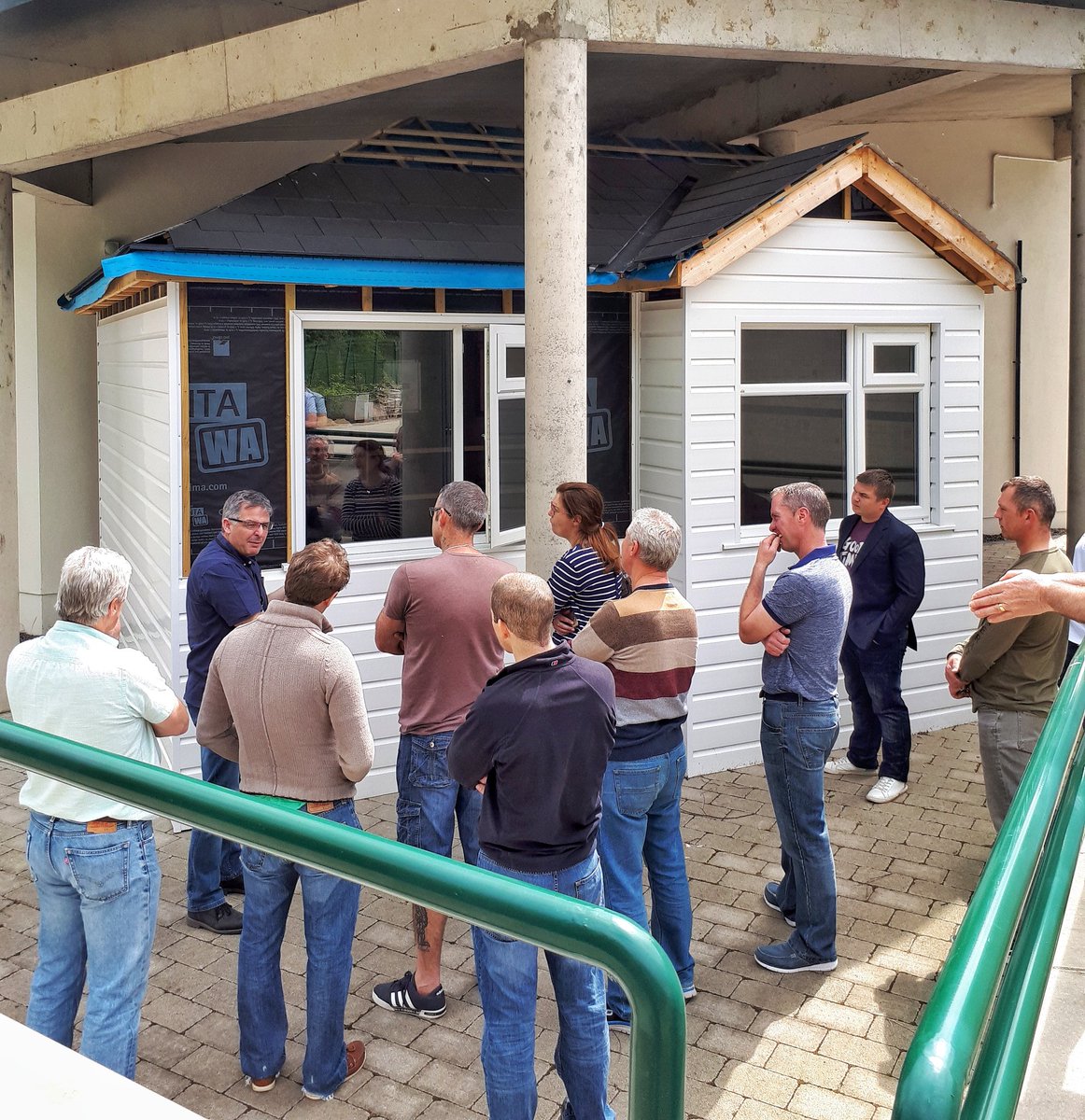 TUDublinEntEng's tweet photo. Mark Keyes from @theLINCDublin at @itbdublin demonstrating various air tightness techniques #energyefficiency #lowenergybuilding #qualibuild https://t.co/HTVEef65Jd