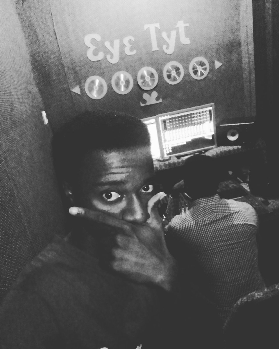 oseikromstudios's tweet photo. Inside #GalaxyMix studio recording #Esi #thisisgoodmusic https://t.co/ApTINey0aH