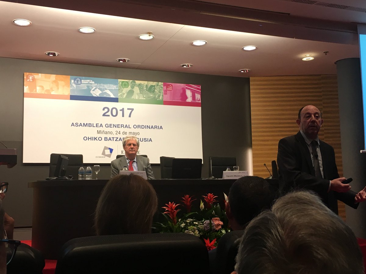 lauramatags's tweet photo. Asamblea General Erkide 2017 #erkide #coops. Gonzalo Bernardos: "hay que redistribuir la riqueza, las cooperativas modelo a seguir" https://t.co/SjgU9Ald9c