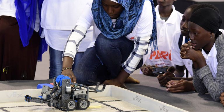 OrangePro's tweet image. Concours de robotique : les jeunes filles d&apos;Afrique de l&apos;Ouest à l&apos;avant-garde buff.ly/2r9nJ6V #PanAfricanRoboticsCompetition