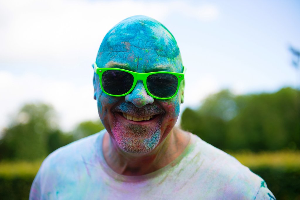 SightConcern's tweet photo. DROITWICH GoBrightforSightColourRun Paint ready @NicolandCo Purple @modus Green @FortisLiving Blue @AKWstyleability Red #worcestershirehour https://t.co/iZRQqrkcKp