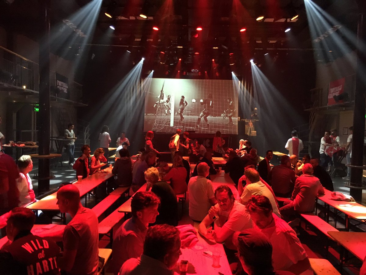 NFD410's tweet photo. #ELTFC in de Melkweg! Vamos! https://t.co/bDgB5yQjVw