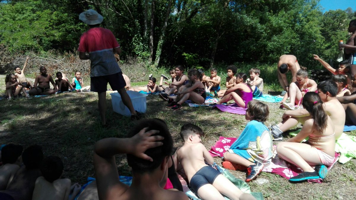 CorMarFig's tweet photo. Avui cicle mitjà hen anat al riu Muga. Hem gaudit caçant vertebrats i invertebrats i tambė d'un dia fantastic tots junts. 
#riumuga https://t.co/TAacokuNPV