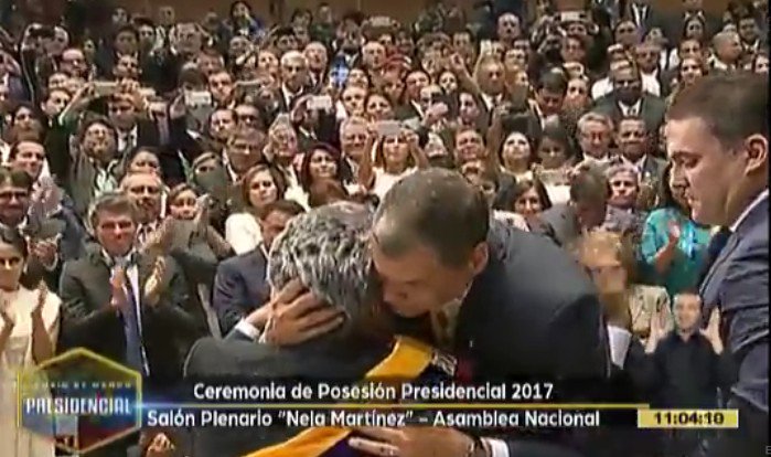 CFKArgentina's tweet image. La Patria Grande, los argentinos y argentinas, abrazamos a los dos, y al pueblo ecuatoriano 🇪🇨@MashiRafael @Lenin