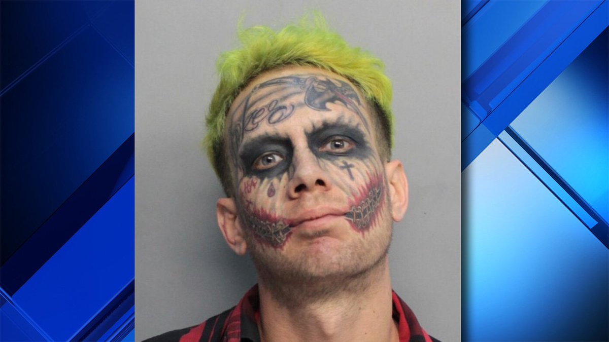 S. Fla. #Joker with face tattoos & green hair arrested for pointing gun at passing vehicles bit.ly/2qgSwe7 https://t.co/r1P6KMDtpZ