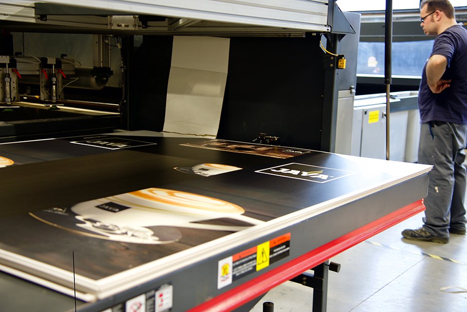 Onydis's tweet photo. Now on the #blog: how to avoid #lastminute #design changes. (url) #pos #posdisplay #graphicdesign #printing #ursus https://t.co/LGyKSCDgps https://t.co/HtjldH3q2i