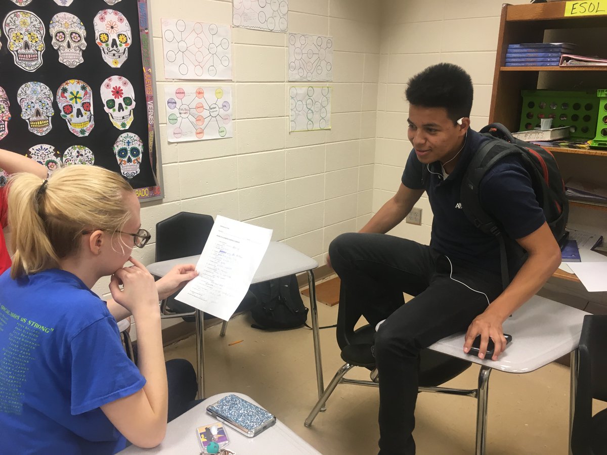 MurrayESOL's tweet photo. NMHS ELs helping Mrs. Young's Spanish 1 students study for finals. Gracias! #murrayesol #murrayproud https://t.co/7q7K1hHWrr