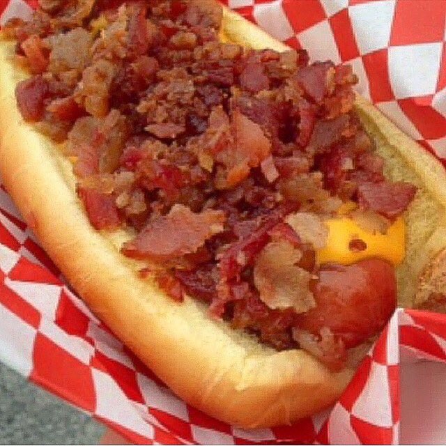 GusGusFunBus's tweet photo. A few of the trucks due to be at Creve Coeur Park 5p-8p tonite are @FranklySausages, @SouthernerStl, @AngieBurgerStL &amp; @StLouisianaQ https://t.co/KHyRD7E8Lr