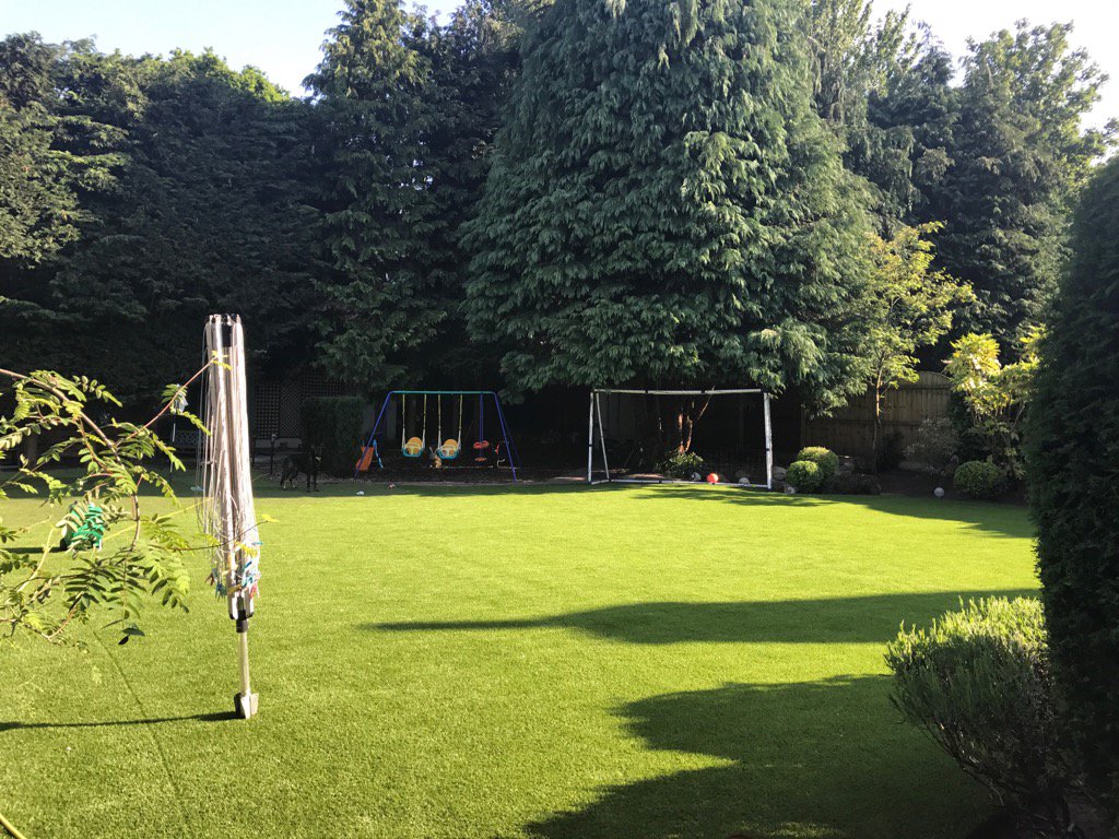 MossLandscaping's tweet photo. Big thanks to Liverpool FC legend John Aldridge @Realaldo474   For choosing @MossLandscaping for his new lawn 👌⚽️👍 https://t.co/6B3R4sHz6S