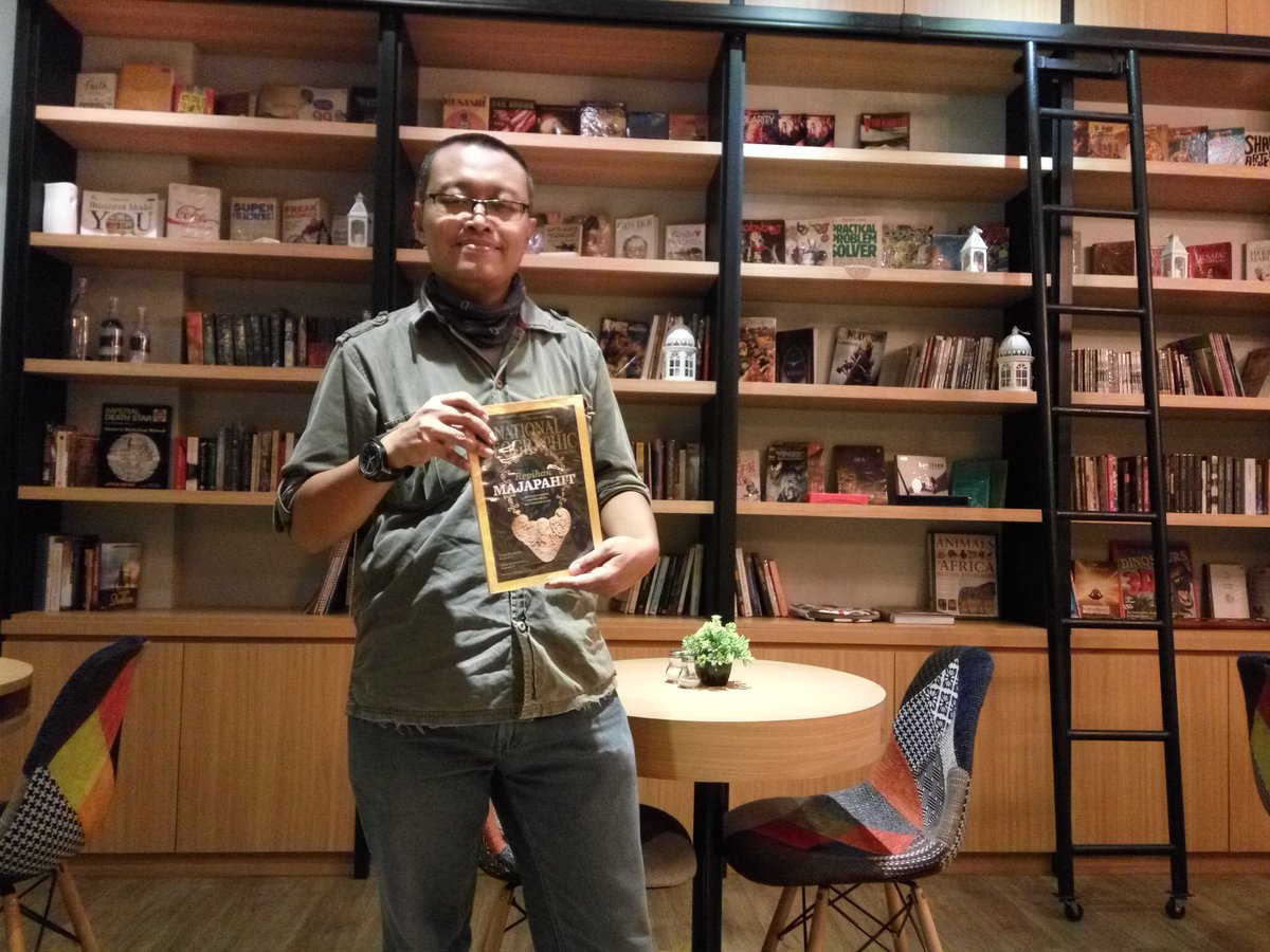 MahandisYoanata's tweet photo. Berjumpa dengan cerita feature saya dan fotografer @dwioblo yang terbit lima tahun silam. Terima kasih kedai Milkoe Bistreau, BSD :) https://t.co/cspS14zaae