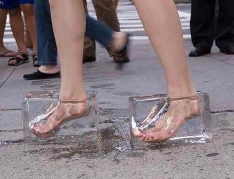 TSueldo's tweet photo. Mis pies en estos días https://t.co/FPpg2jxNHp