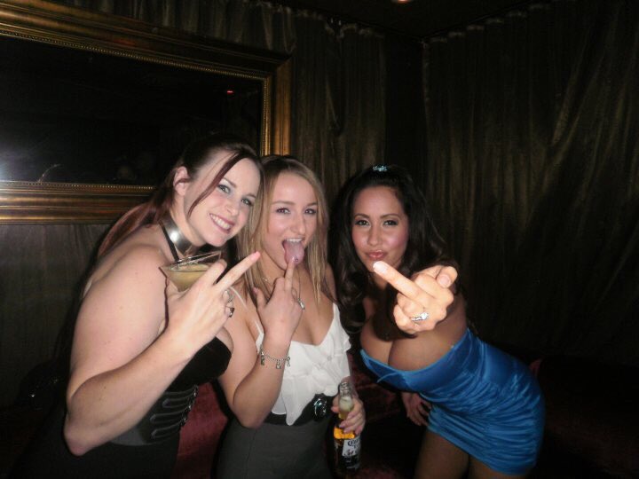 Flash back to 2010 with the amazing @bellarossixxx & @isislove https://t.co/gyu1yXEuhZ