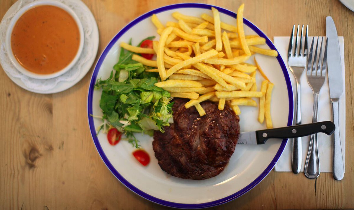 Pierre_Victoire's tweet photo. We're finishing this sunny day off with one of our favourite dishes: Steak &amp; Frites https://t.co/3onZZlo05W