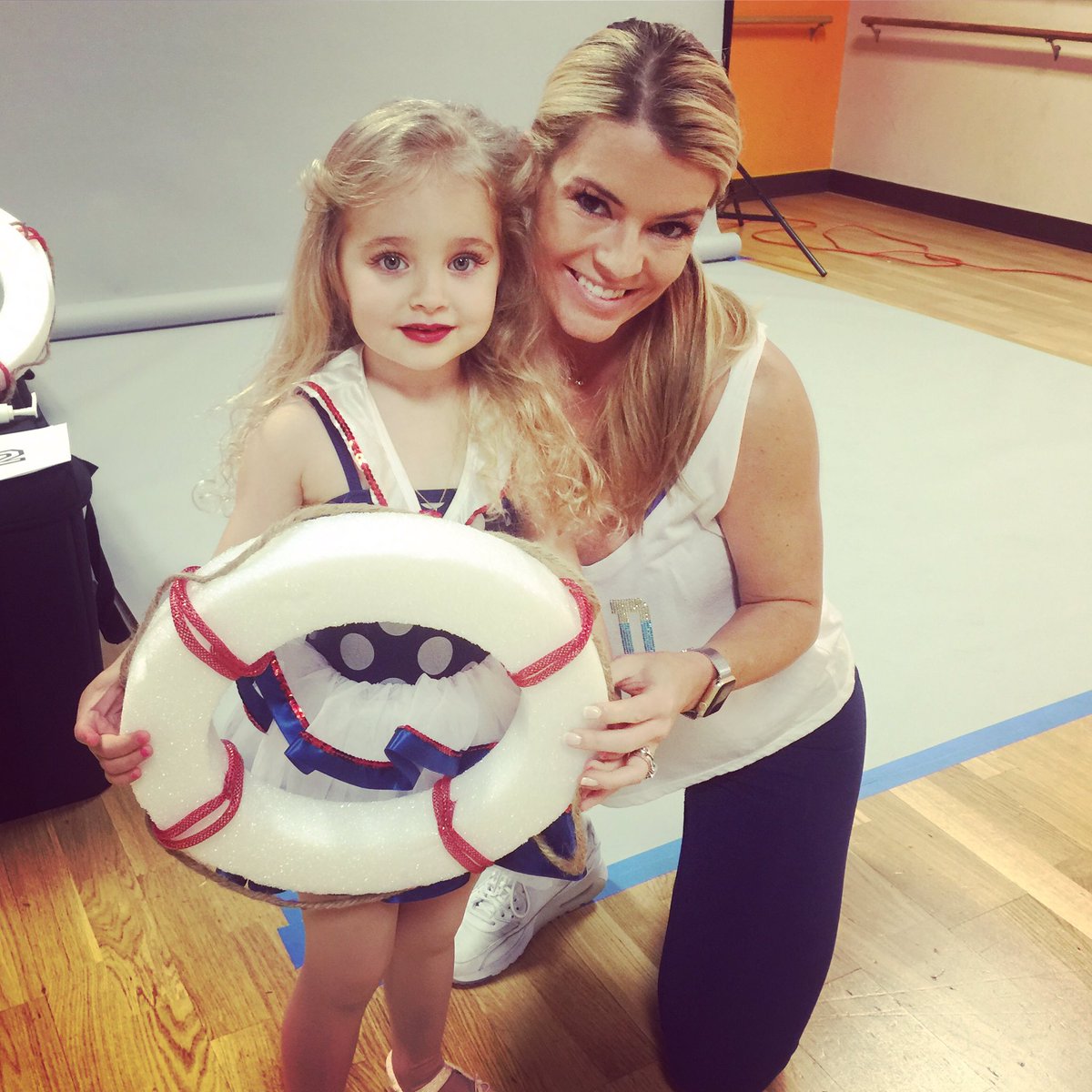 RogueDanceCO's tweet photo. Power House picture week! I really do teach the sweetest kids:) #powerhouseofdance #pictureweek #recital https://t.co/vDyLptVZGf