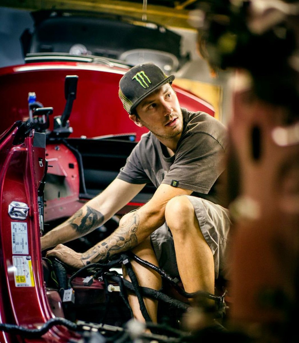 OG_Molefe's tweet photo. Great transformation and build on the #monstang @webbdrift45 can't wait to see you drift in it 👏👏👏 #roushsa #fordperformance #MonsterEnergy https://t.co/H0KiaMOFBD