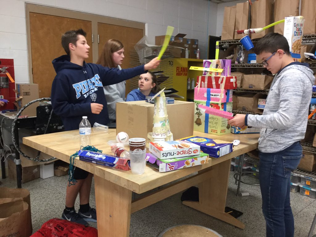 JenPerryBV's tweet image. 7th &amp;amp; 8th gr Ss engaged w/ their 21st century skills Capstone: Rube Goldberg @HSSD @hssdbv #truecollaboration