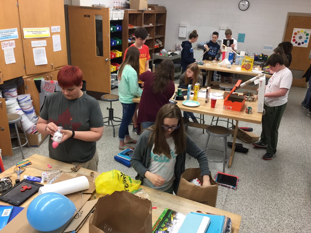 JenPerryBV's tweet image. 7th &amp;amp; 8th gr Ss engaged w/ their 21st century skills Capstone: Rube Goldberg @HSSD @hssdbv #truecollaboration