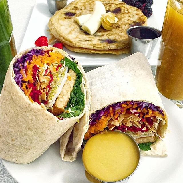 PlateauCom's tweet photo. @auxvivres_ https://t.co/vkm9LOUBP1 WHO LOVES DRAGON WRAP AS MUCH AS I DO? βπ» π₯π #vegan #veganfoodshare #foodie #dragonwrap #auxvivres https://t.co/sWUexDv7cX