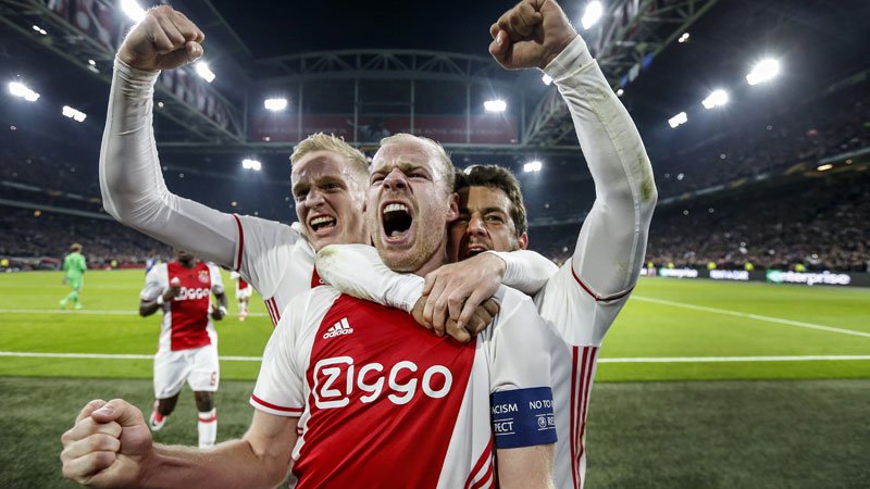 EdelEvents's tweet image. Het spektakel gaat bijna losbarsten! In #hetsieraad staan de grootste schermen, koudste biertjes en grootste fans al klaar! #WZAWZDB