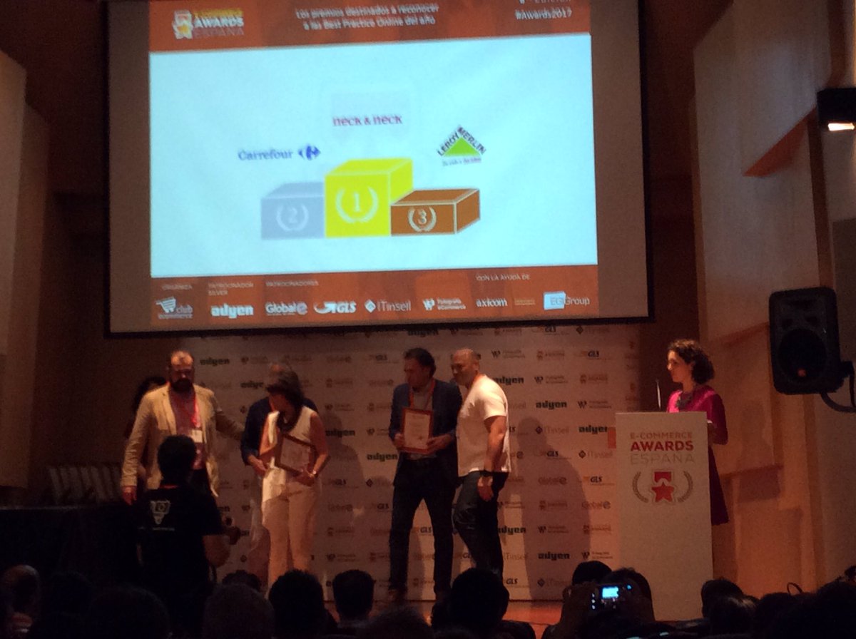 Y <a href="/neckandneck/">NECK & NECK</a> lo peta en #awards2017 batiendo a <a href="/leroymerlin_es/">leroymerlin_es</a> y @GroupeCarrefour Enhorabuena!! #eCommerceAwards