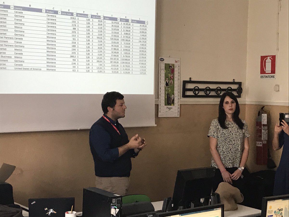 #RefugIS oggi la lezione è tenuta da insegnanti speciali! A #roma #employees <a href="/microsoftitalia/">Microsoft Italia</a> spiegano l'importanza dei #dati <a href="/fmdigitale/">Fond. Mondo Digitale</a>