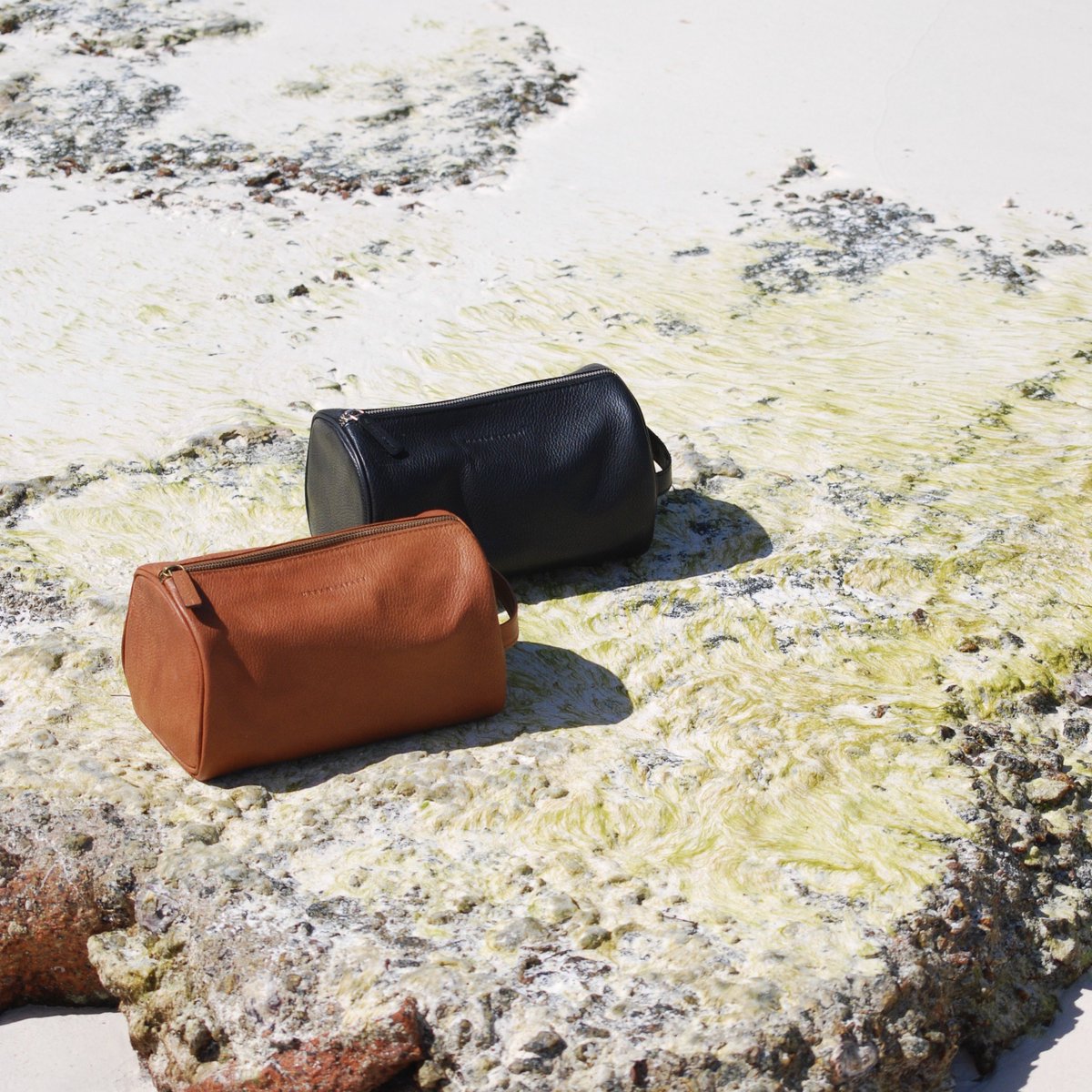 urbansafarilon's tweet photo. Summer travel essentials. Crafted from fine grained leather, the wash bag comes in two classic shades. https://t.co/9DLRZWbKr9 https://t.co/WUYaoIrQ3i