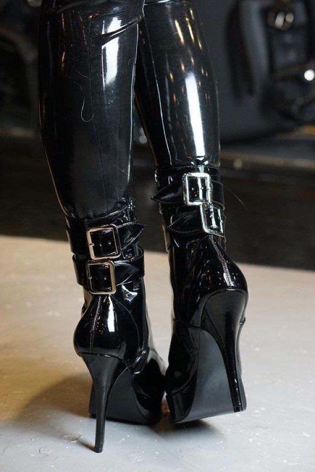 Last call for the Leeds BDSM Bash this Saturday the 27th! Looks like we have a full house almost ! https://t.co/bGzcZMOLgW