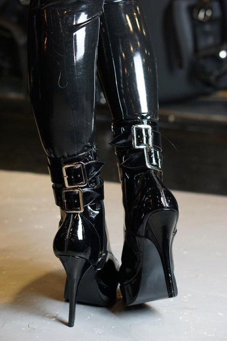 Last call for the Leeds BDSM Bash this Saturday the 27th! Looks like we have a full house almost ! https://t