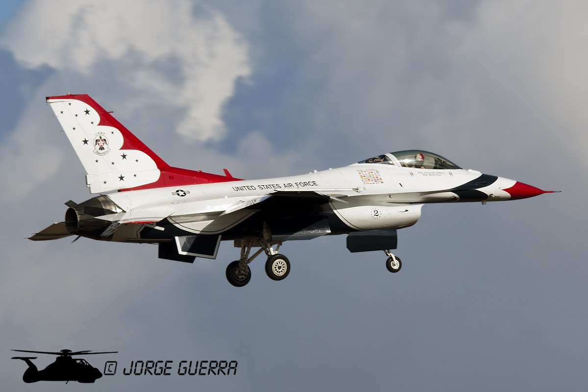 SpottersMurcia's tweet image. Nos vamos a comer y echamos la vista atrás,cuando vimos a los @AFThunderbirds llegando a la B.A. de Morón @airspottersORG 📷 @JorGueMor