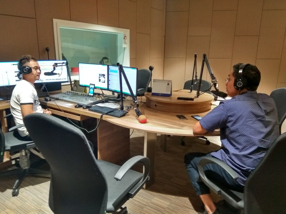 mnctrijaya's tweet photo. Yuk, simak #TalkToCEO bersama host @bluefadly & @PutraNababan (@ID_Talent) LIVE Now di 104.6fm / streaming https://t.co/ieLjXFfANF https://t.co/OQz3LWYAz2