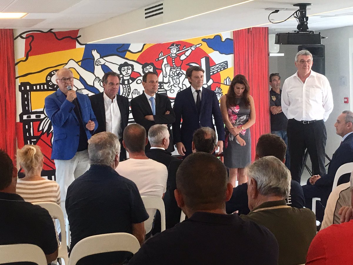 RenaudMuselier's tweet photo. Rencontre avec les chasseurs du département #BDR13 pour leur affirmer notre soutien! Ils font partie de la tradition de notre @regionpaca! https://t.co/XZQm4l3y7O